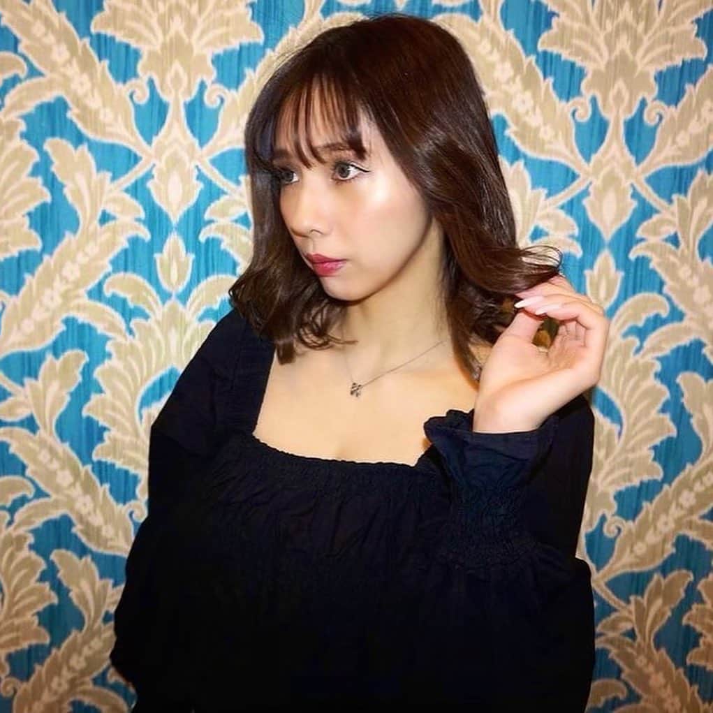 Kahonnaさんのインスタグラム写真 - (KahonnaInstagram)「@emotion__magazine 🤍🙏🏼 18k plating cz diamond H charm necklace (white gold) 小さめでかわいいデザイン👏✨ #emotionmagazine#necklace#accessory」12月19日 6時55分 - kahonnaaaa