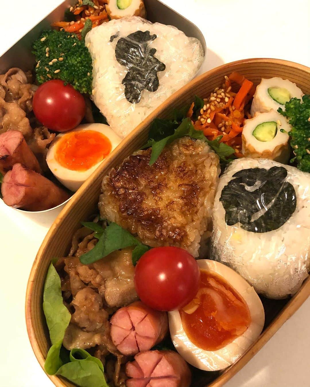 のインスタグラム：「昨日のお弁当( ^ω^ )  豚肉を焼肉のタレで焼いただけ（笑）！あとは、ウィンナー、金平人参、トマト、味玉、ブロッコリーナムル、ちくわキュウリです(o^^o)  お昼はちいちゃんと、あっちゃんと、まゆちゃんと西麻布のOggiダルマットでランチ( ^ω^ )  あっちゃんや、まゆちゃんとは1年以上間が空いちゃったかな？ちいちゃんが帰る前にみんなで会えて良かった！  あっちゃんも、まゆちゃんも、旦那様は元テニスプレーヤーで、昔テニス一緒にしたよね？とか懐かしい話も（笑）  子供ができてから一緒にやったことないので、来年こそはやろうね！！(≧∀≦)  楽しみにしてまーす\(//∇//)\  #甘糟ご飯#ご飯#昼ごはん#ランチ#ランチボックス#弁当#曲げわっぱ#わっぱ弁当 #おにぎり#bento#lunch#lunchbox#Oggi#oggiダルマット #ダルマット」