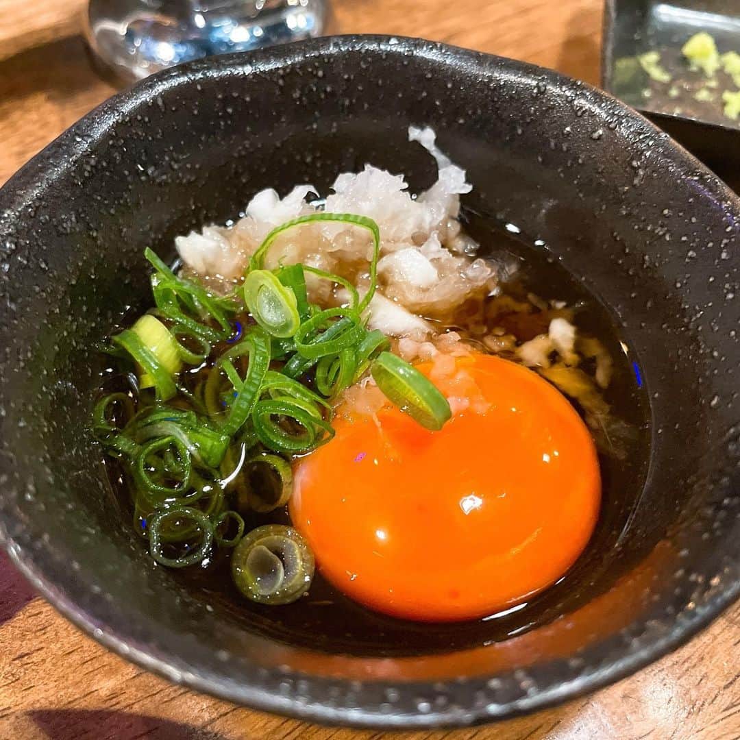 山岸久朗さんのインスタグラム写真 - (山岸久朗Instagram)「最後のええ顔みて。 俺できひんわーこれー… しかも丼もよく見て。大盛りに見えるように、撮る直前に白米を前に寄せてんでー笑 才能に嫉妬した夜❤︎ #塩タン #タン塩 #なのか以下略 #食いしん坊 #マンガ盛り #尊い #あざとい #あざとい系男子  #つねちゃん #焼肉 #焼肉屋つねちゃん #肉テロリスト #肉テログラム  続く」12月19日 7時07分 - yamaben