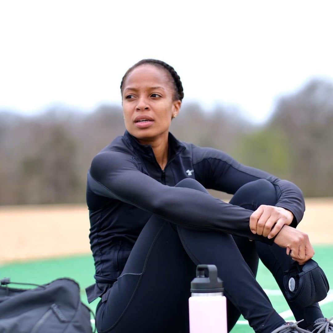 ナターシャ・ヘイスティングスのインスタグラム：「Got to practice and Coach surprised us with a time trial. 😩 When you stay ready, you 👏🏽 ain’t 👏🏽 got 👏🏽 to 👏🏽 get 👏🏽 ready 👏🏽💪🏽 Going into the weekend feeling good about the work we put in this week, and up to this point! And @matadi is showing off the 📷 skills 🤣」