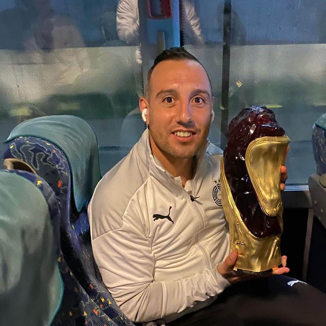 サンティ・カソルラさんのインスタグラム写真 - (サンティ・カソルラInstagram)「Champions, Thank you all for your support @alsaddsc」12月19日 7時06分 - santicazorla