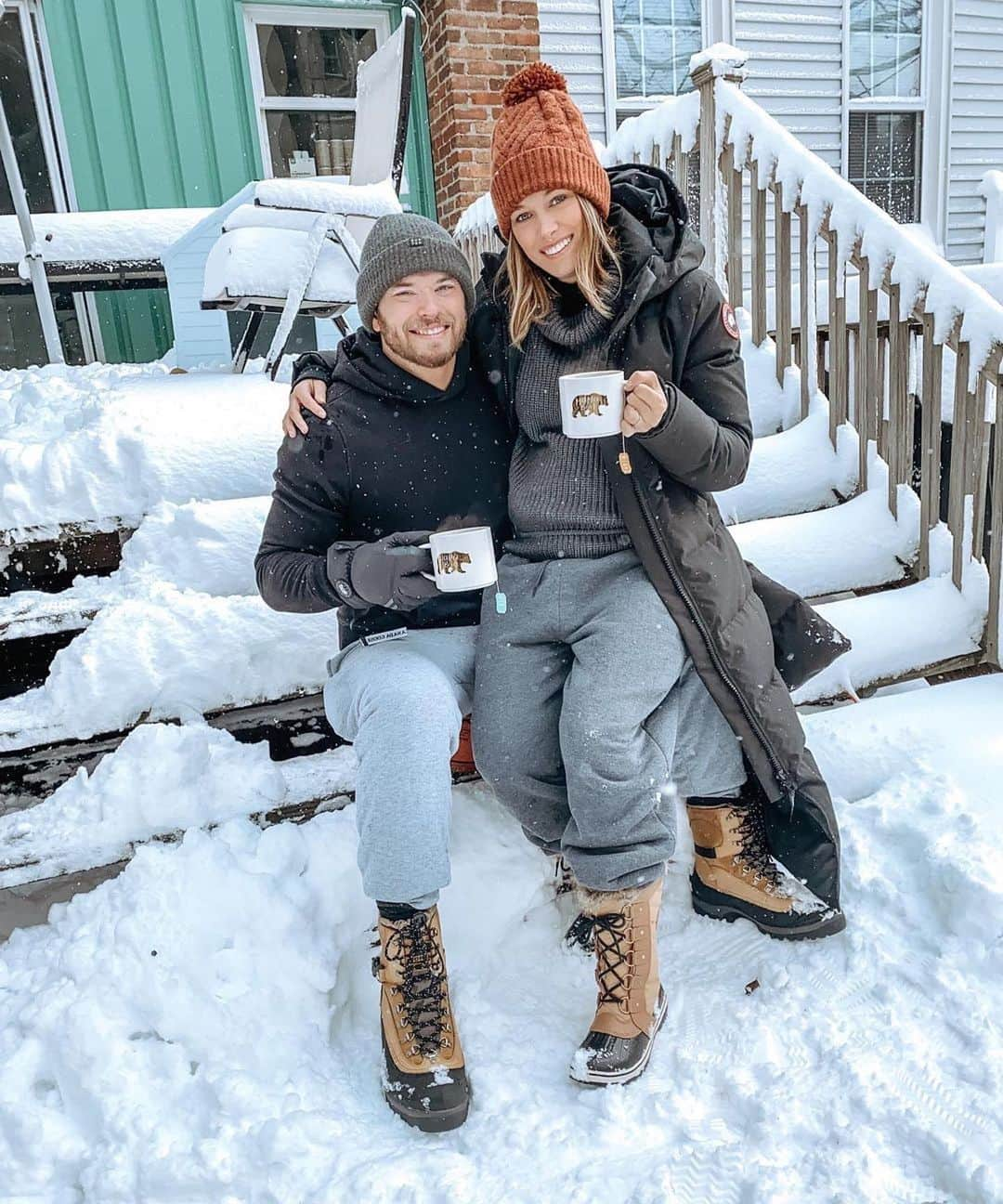 ケラン・ラッツさんのインスタグラム写真 - (ケラン・ラッツInstagram)「Love that we still have child like hearts @brittanylynnlutz !!! Can’t wait til our baby girl is here!!!  And so grateful for our @sorelfootwear boots so we can keep our feet super warm as we dance and play in the snow!!!  #Repost @brittanylynnlutz ・・・ About to be Mom + Dad but feelin’ like kids 🤍❄️  . . (also, I’m wearing so many layers plus his sweats on top of it all and he’s in one sweatshirt 🤣)」12月19日 7時06分 - kellanlutz