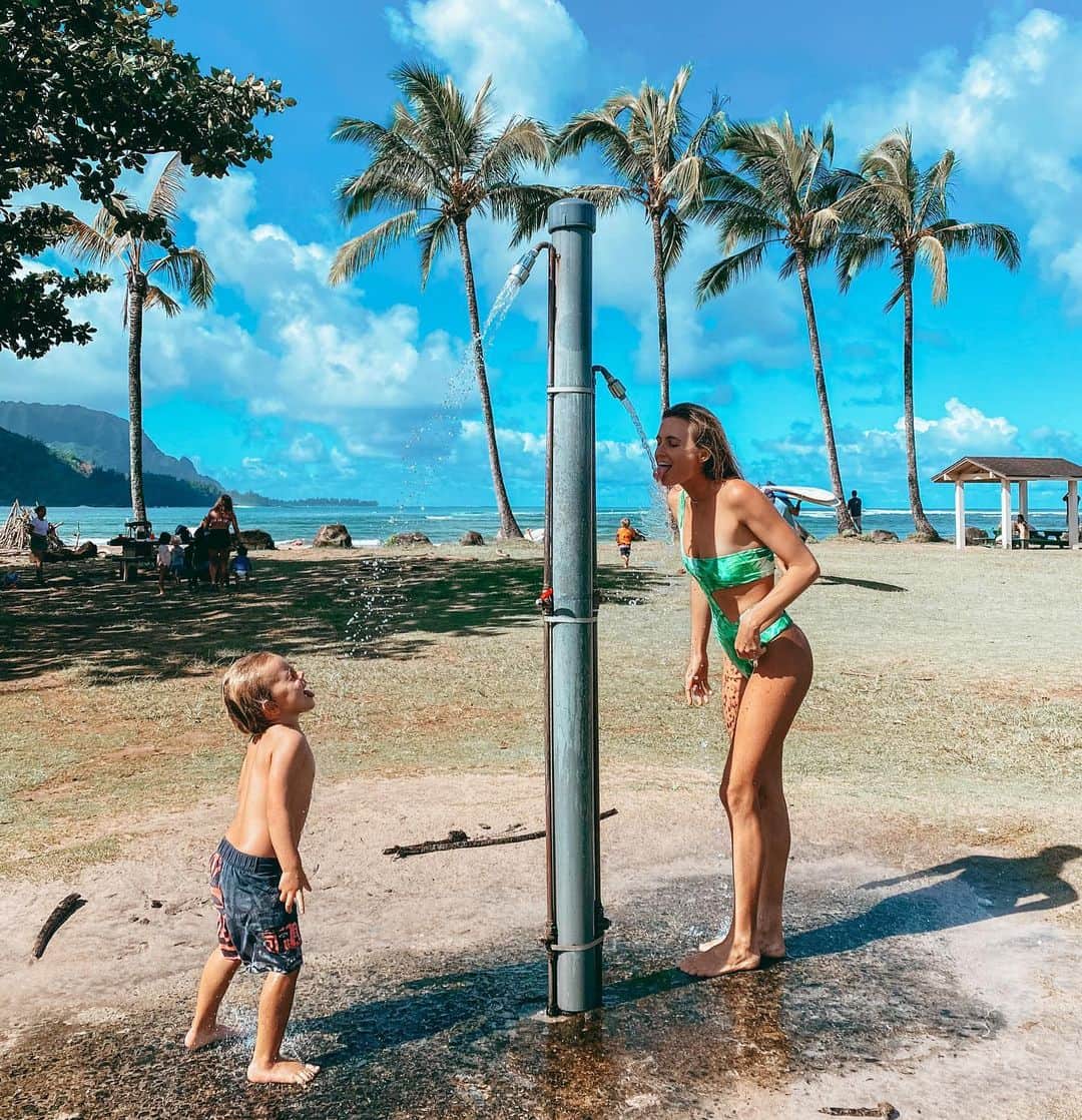 アラナ・ブランチャードのインスタグラム：「Hanging with my bestie doing kid things💙」