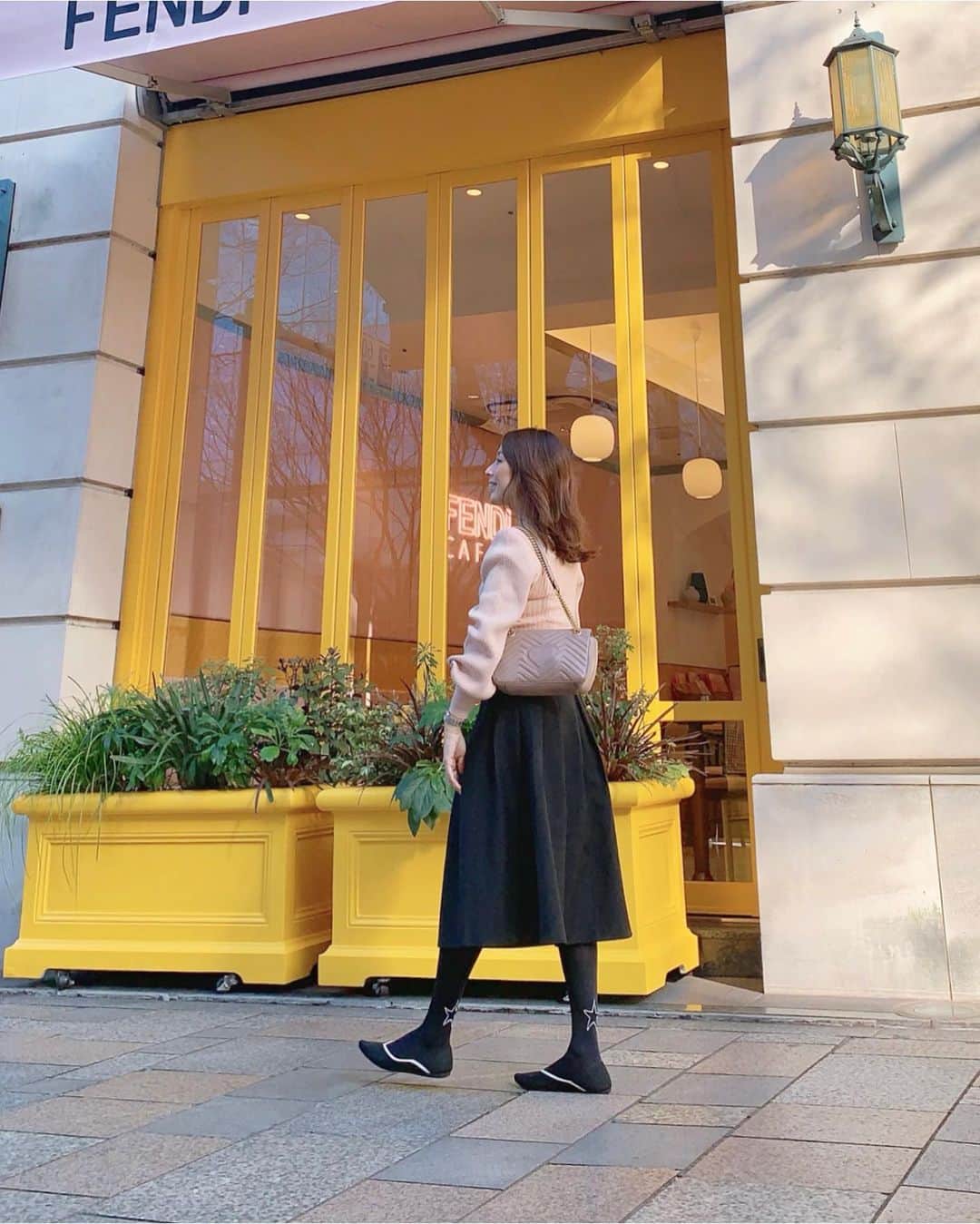 宮田綾子さんのインスタグラム写真 - (宮田綾子Instagram)「⁑ トコトコ🥿  フラットのパンプス  @vivaia_official  再生プラスチックボトルで作られた靴なの！ めちゃくちゃ軽くて履いてないみたい、笑 クッションはふんわりで足が疲れないの♪ カラバリ豊富で、どれにしようかすごく迷ったけど一番使いやすそうなブラックにしたよ🖤 色違いも欲しいし、新作でロングブーツも出てるみたいで、気になる〜 VIVAIAの15%offクーポン🎟 → AYAKO  #tops #rumint #skirt #mirrormeofficial  #bag #gucci #tights #calzedonia  #shoes #vivaia  #フラットシューズ #pr  #宮田綾子 #sustinable #sustainablefashion #ethical #ethicalfashion #サスティナブル #サスティナブルファッション #ぺたんこ靴 #パンプス #ペタンコ靴 #靴 #ootd #code #らくちんコーデ #きれいめカジュアル #ママコーデ #フラットシューズ #FENDIカフェ #表参道カフェ」12月19日 7時21分 - ayako__miyata