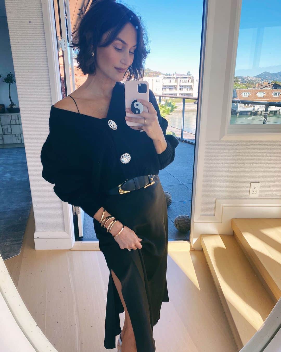 ダニジョーのインスタグラム：「Holiday staples 💎」