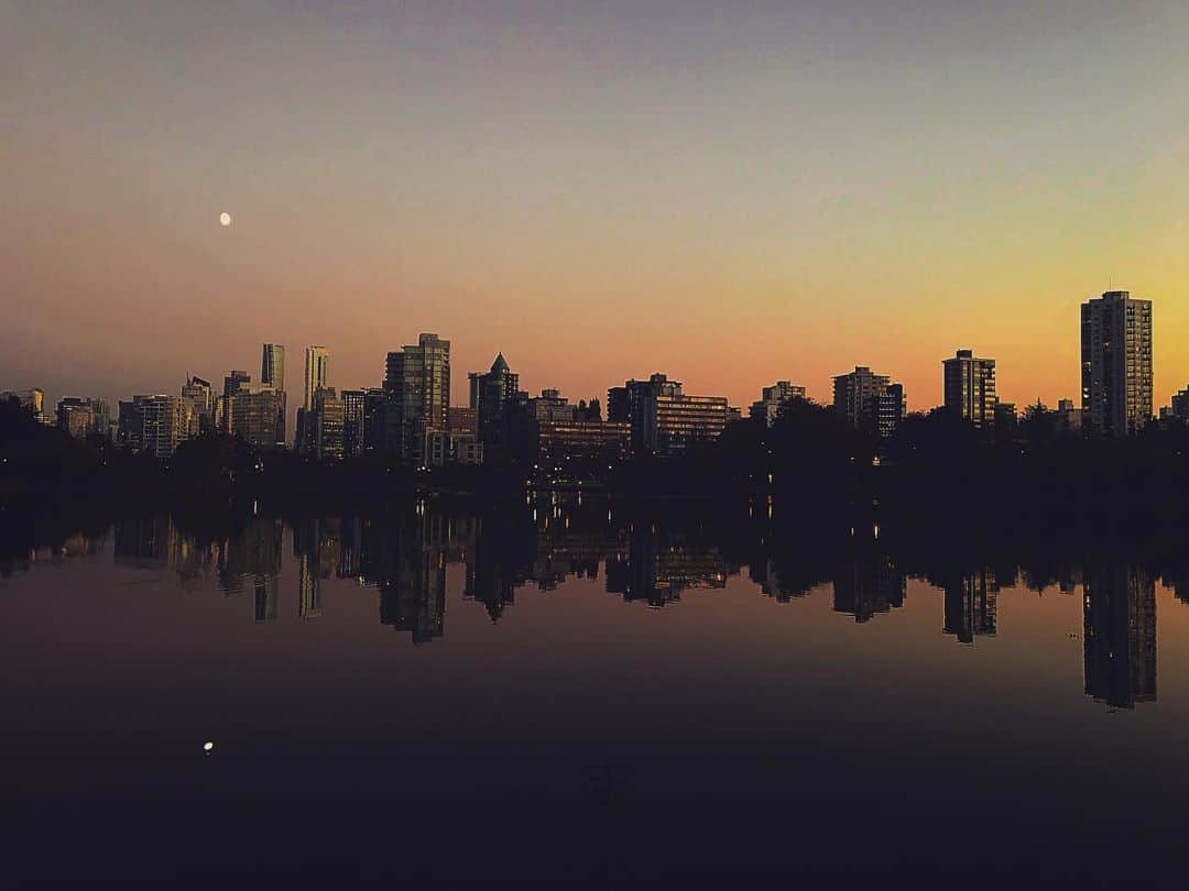 イグナシオ・セルキオのインスタグラム：「Vancouver...across the pond.」
