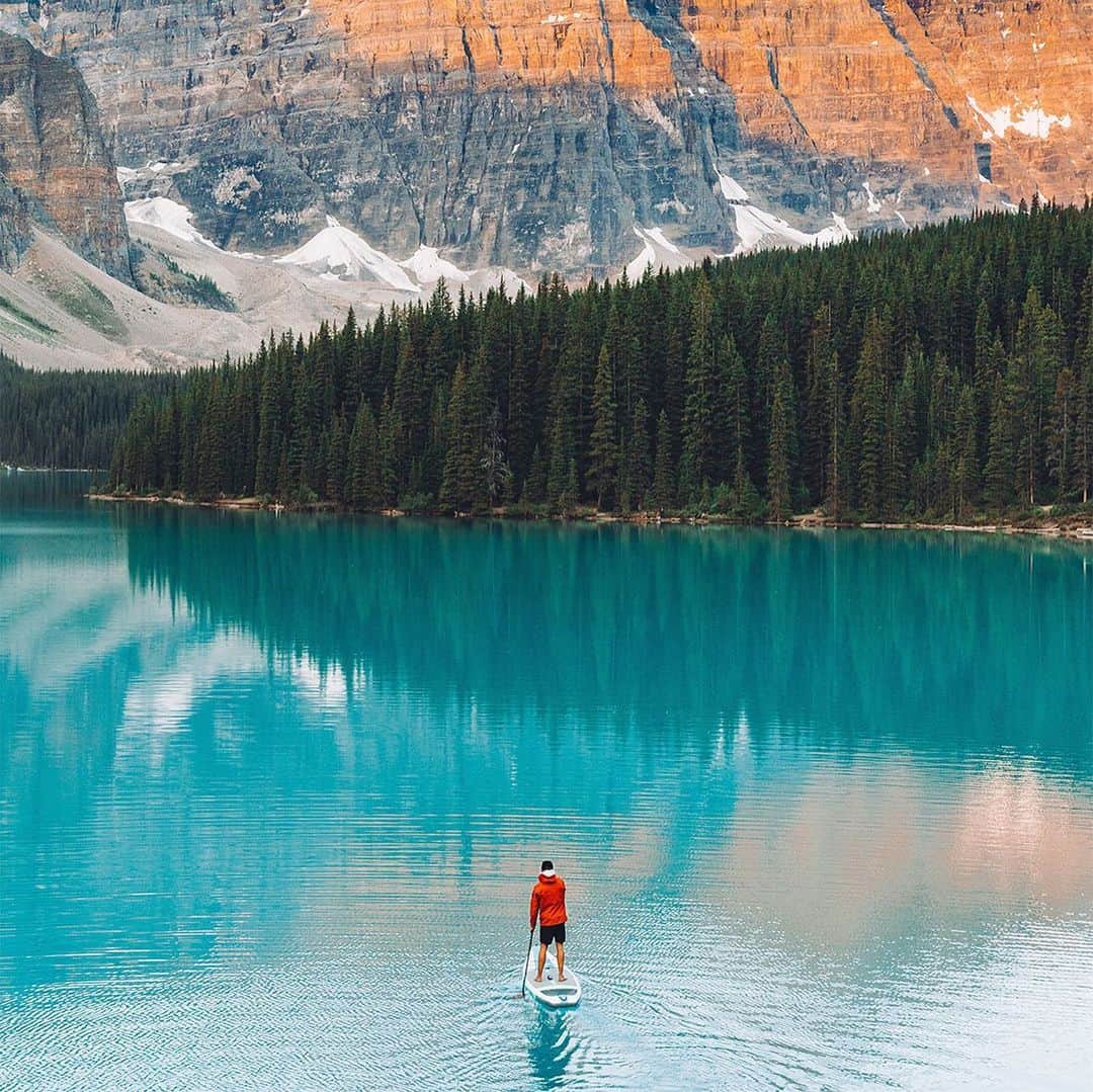 ボディーグローブさんのインスタグラム写真 - (ボディーグローブInstagram)「Adventure Awaits! Where would you take your iSup? @slatertrout living the dream in the Canadian Rockies.  ~~ Find all your adventure gear, including the Performer 11 iSup at bodyglove.com #allthingswater #bodyglove #bodyglovegirl #banff #alberta #canada #canadianrockies #picturesque #landscape #rockymountains #bluewater #paddleboarding #standuppaddleboarding #sup #paddleboarder #paddleboard #inflatablepaddleboard #beautiful #epic #epicphoto #lake #mountains #emeraldsea #emeraldwater #clearwater #paddle #inflatablefun #imageset #imagination」12月19日 7時28分 - bodyglove