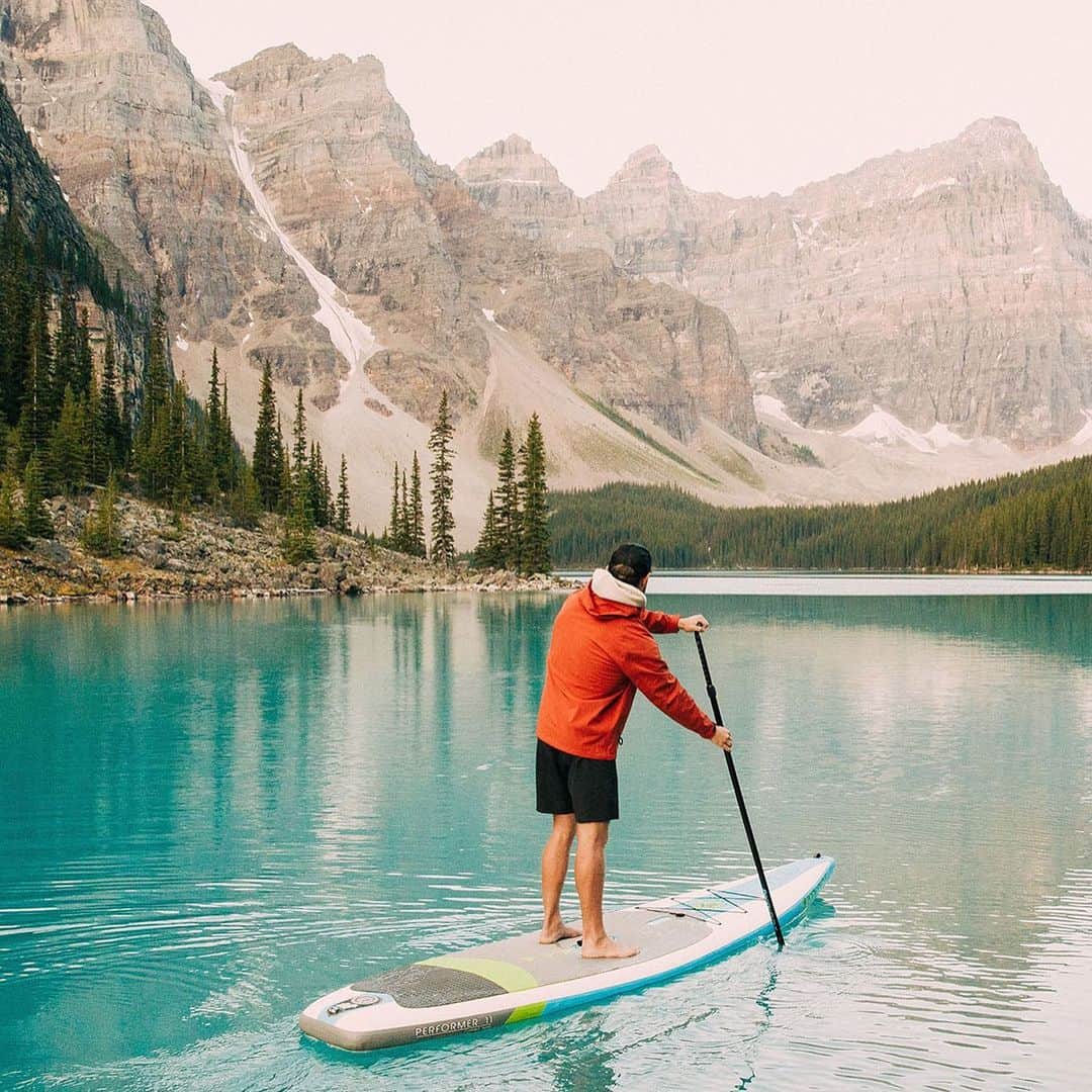 ボディーグローブさんのインスタグラム写真 - (ボディーグローブInstagram)「Adventure Awaits! Where would you take your iSup? @slatertrout living the dream in the Canadian Rockies.  ~~ Find all your adventure gear, including the Performer 11 iSup at bodyglove.com #allthingswater #bodyglove #bodyglovegirl #banff #alberta #canada #canadianrockies #picturesque #landscape #rockymountains #bluewater #paddleboarding #standuppaddleboarding #sup #paddleboarder #paddleboard #inflatablepaddleboard #beautiful #epic #epicphoto #lake #mountains #emeraldsea #emeraldwater #clearwater #paddle #inflatablefun #imageset #imagination」12月19日 7時28分 - bodyglove