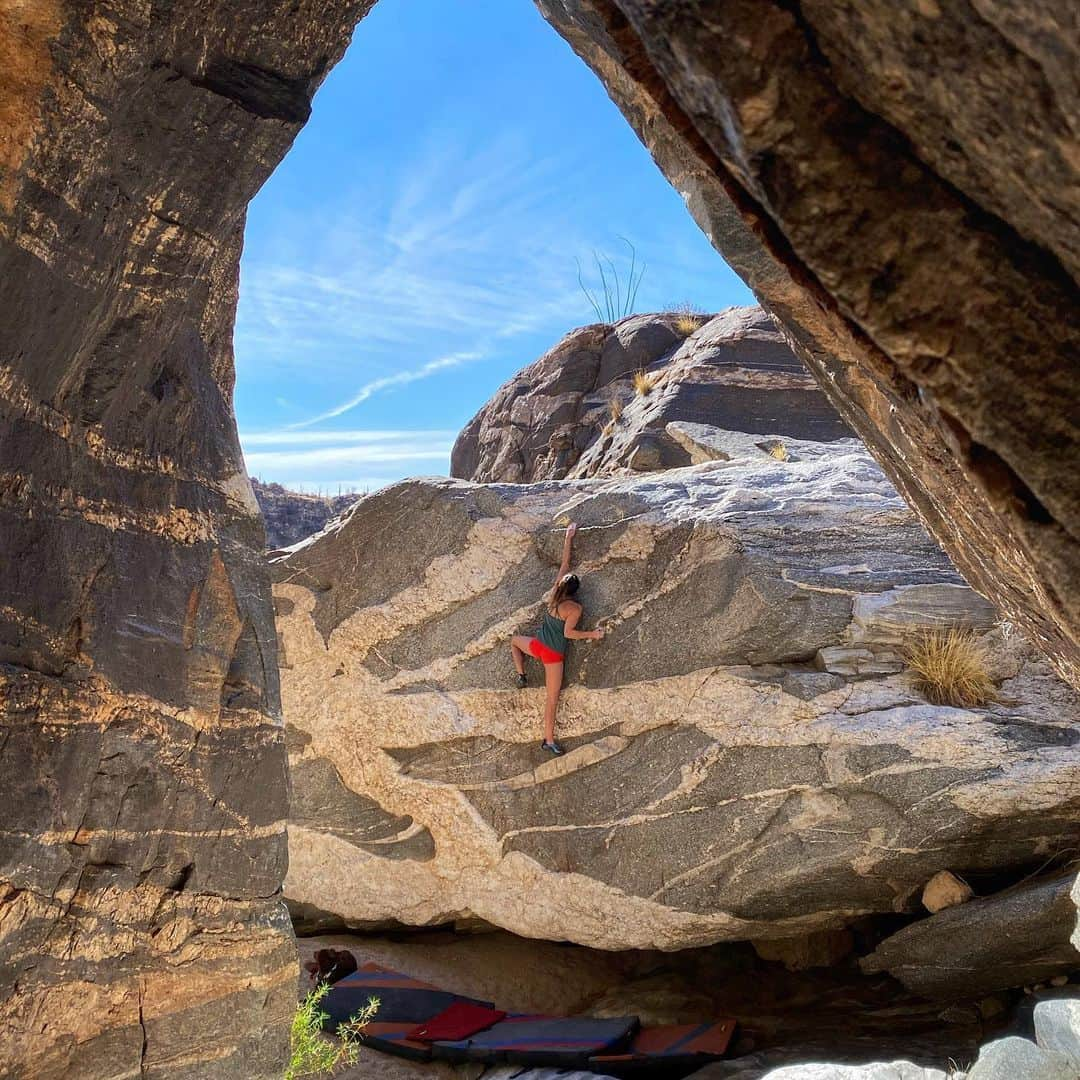 Alexis Mascarenasさんのインスタグラム写真 - (Alexis MascarenasInstagram)「🤍Winter break 2020🤍 📸 @a.geiman   #climbing #blouldering #springsclimbingcenter #organicclimbing #climbwithhonor #uselessdomore #2020」12月19日 7時30分 - alexis_mascarenas