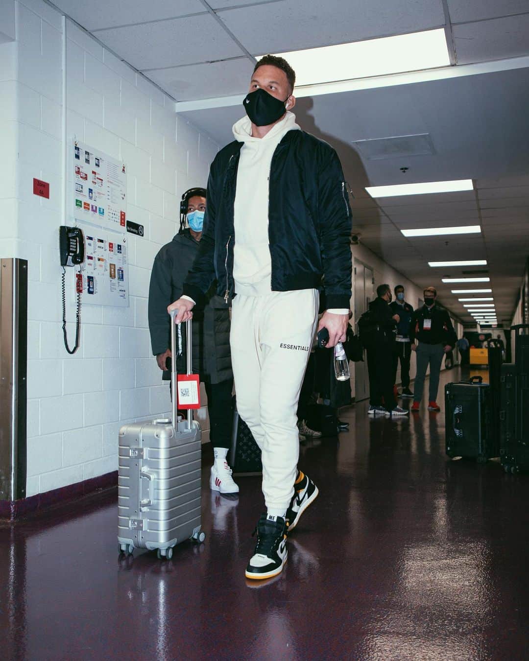 ブレイク・グリフィンのインスタグラム：「✌🏽」