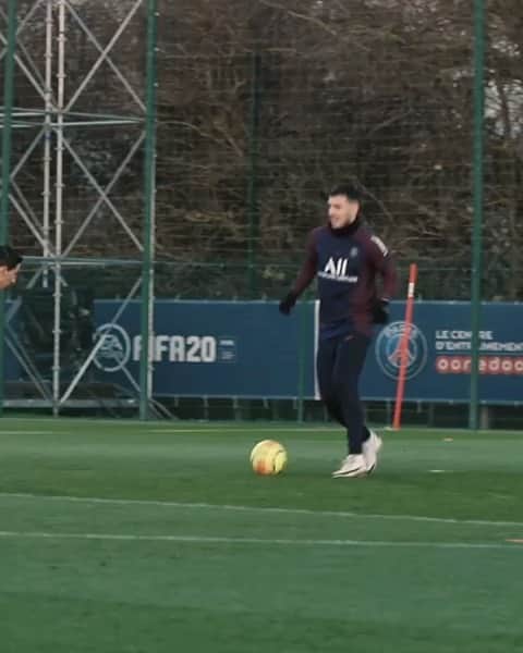 のインスタグラム：「😍⚽️❤️💙 @psg」