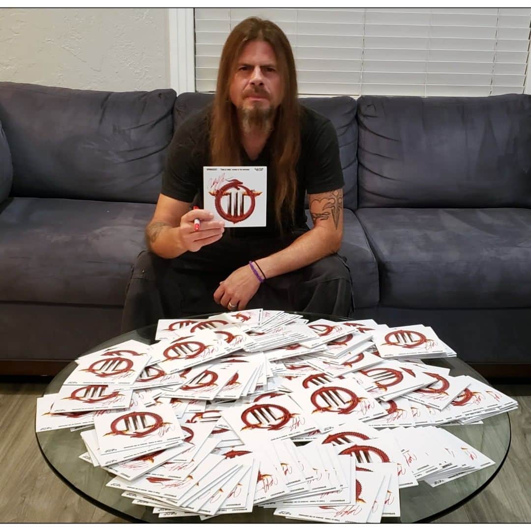 Queensrycheさんのインスタグラム写真 - (QueensrycheInstagram)「Todd hand-signing the CD sleeves for his all new forthcoming album "Rejoice In The Suffering"! Have you reserved yours yet? These are going fast, so if you want one make sure to pre-order while there is still time! Here is the link (please copy and paste in your browser): https://smarturl.it/tltbundles  #queensyche #toddlatorre #thevoice #soloalbum #rejoiceinthesuffering #newmusic #preordernow #metalmusic #craigblackwell #signedcdsleeve」12月19日 8時00分 - queensrycheofficial