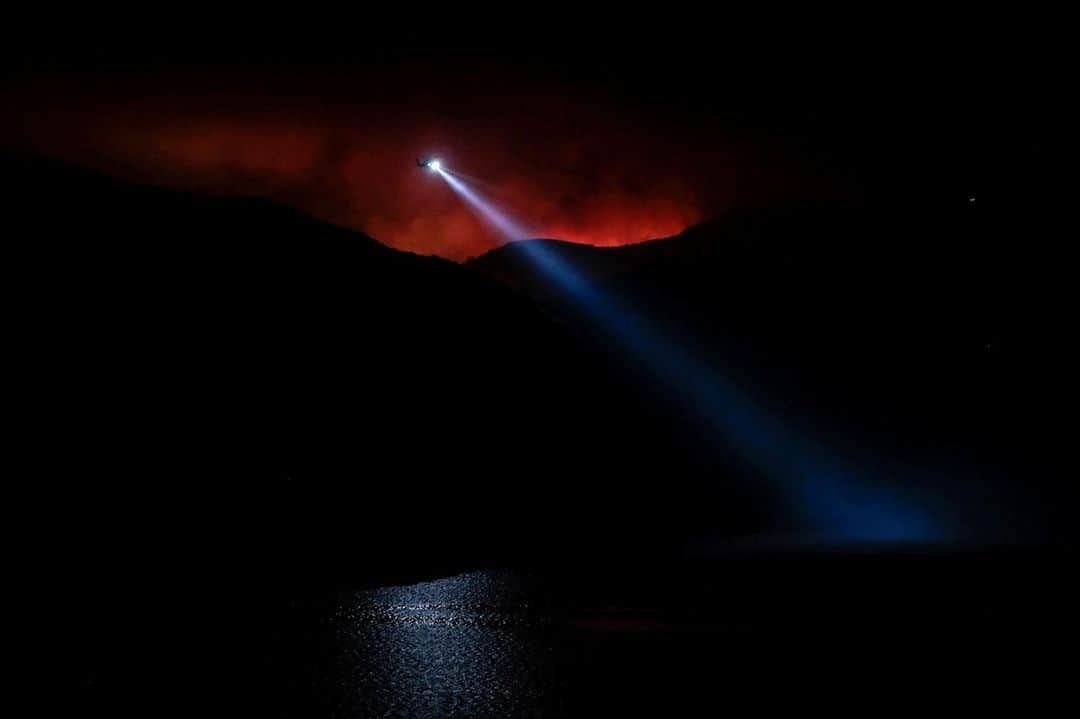 TIME Magazineさんのインスタグラム写真 - (TIME MagazineInstagram)「This image is one of TIME's Top 100 Photos of 2020. The night sky glows red from the Holser Fire in Piru, Calif., on Aug. 17, as a water-dropping helicopter works to slow the spread of flames. See more at the link in bio. Photograph by @robgauthier—@latimes/@shutterstock」12月19日 7時58分 - time