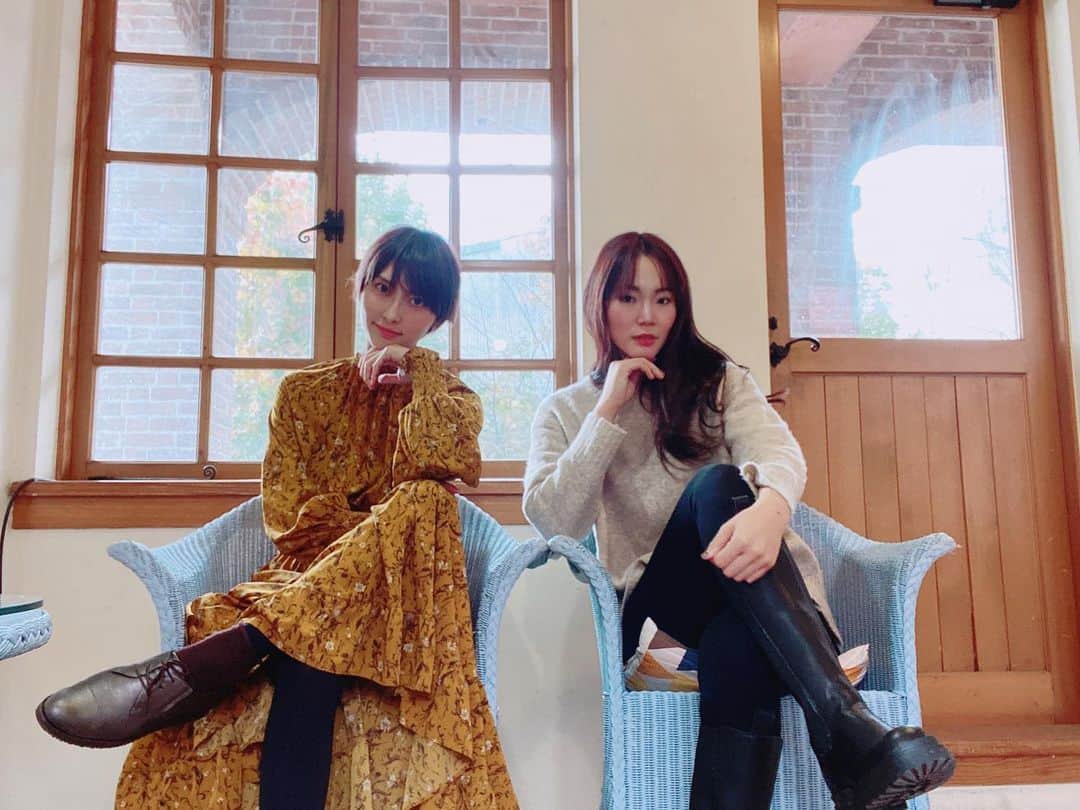 内田有理さんのインスタグラム写真 - (内田有理Instagram)「オバショットからのイキリショット😂？笑　後ろからスライドして見てね😂😂　おもろ　何やってんだか😅って笑い合えるぜ　歩ちゃんかっこよす💓 #香川旅行　#オバショット　#香川  #kagawa #kagawaprefecture #kagawatrip #kagawacafe」12月19日 8時02分 - yuriuchida1018