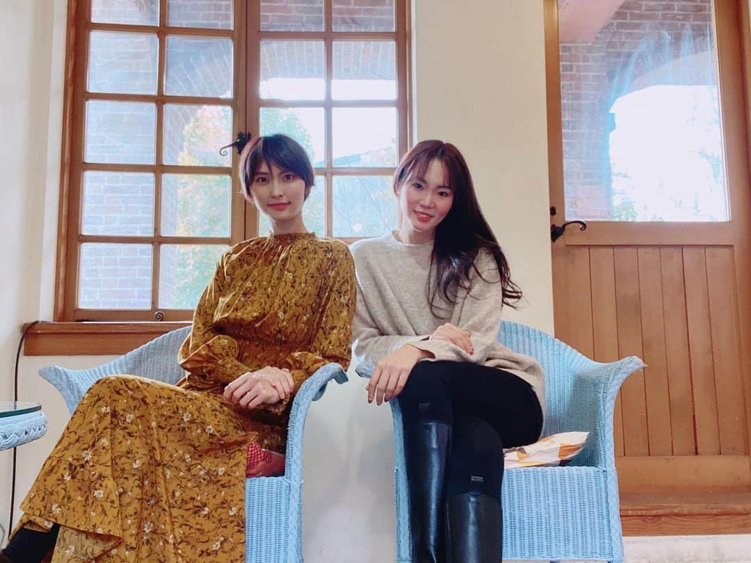 内田有理さんのインスタグラム写真 - (内田有理Instagram)「オバショットからのイキリショット😂？笑　後ろからスライドして見てね😂😂　おもろ　何やってんだか😅って笑い合えるぜ　歩ちゃんかっこよす💓 #香川旅行　#オバショット　#香川  #kagawa #kagawaprefecture #kagawatrip #kagawacafe」12月19日 8時02分 - yuriuchida1018