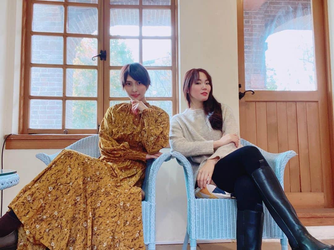 内田有理のインスタグラム：「オバショットからのイキリショット😂？笑　後ろからスライドして見てね😂😂　おもろ　何やってんだか😅って笑い合えるぜ　歩ちゃんかっこよす💓 #香川旅行　#オバショット　#香川  #kagawa #kagawaprefecture #kagawatrip #kagawacafe」