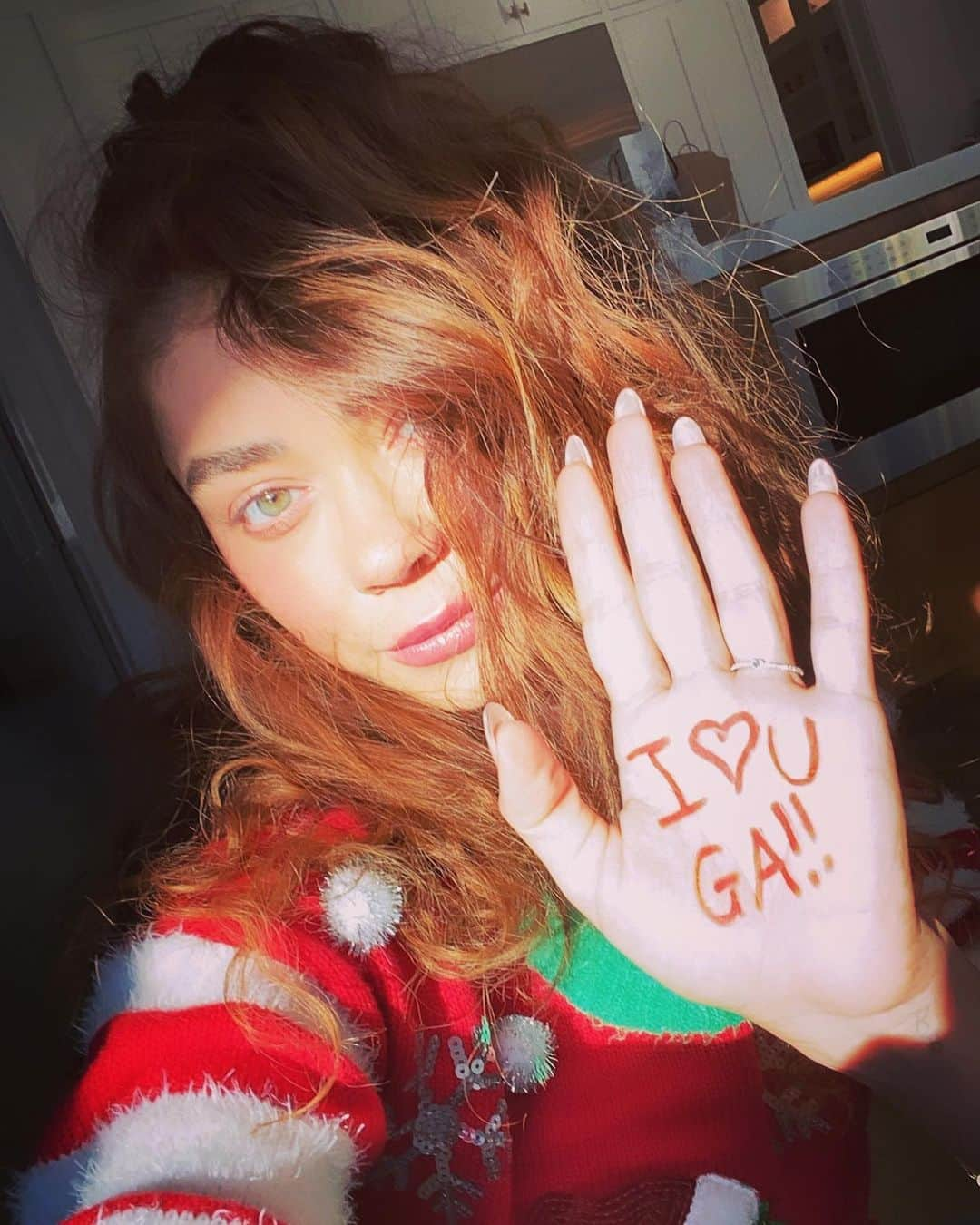 サラ・ハイランドさんのインスタグラム写真 - (サラ・ハイランドInstagram)「The future looks bright! Thank you Georgia for voting in the Senate runoff election today on #gavoteearlyday ! We are so grateful for your participation! #lovenotestoga #iamavoter @iamavoter (yes I popped a squat in my kitchen to find good lighting. And yes. I’m wearing an ugly Christmas sweater. That’s not what this post is about) 😘」12月19日 8時02分 - sarahhyland