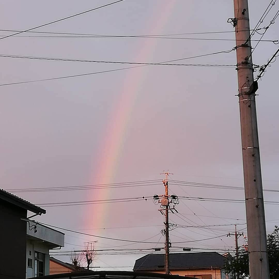 佐藤裕二さんのインスタグラム写真 - (佐藤裕二Instagram)「今朝7:00ごろ、虹が出てました。 何か良いことありそうだ！  今日も素敵な一日になりますように🌈  #虹#レインボー#吉兆  #overtherainbow #上を向いて歩こう #受験生がんばれ  #メーテレ #佐藤裕二」12月19日 8時04分 - karaage_satou