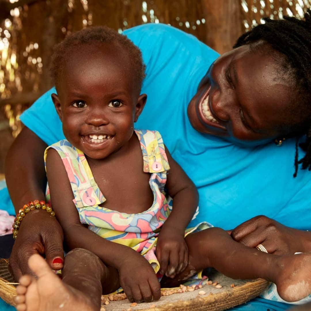 unicefさんのインスタグラム写真 - (unicefInstagram)「When baby Adut first entered a @unicefssudan-supported nutrition centre, she was severely malnourished and unable to walk on her own. With eight weeks of treatment, Adut became the smiling, healthy girl she was born to be. Thanks to your life-saving support, UNICEF and local partners have treated 170,000 children with severe acute malnutrition across South Sudan this year.  As families grapple with conflict, flooding and #COVID19 - we're scaling up nutrition services to reach even more children in 2021. To find out more about our work in emergencies, tap the link in our bio. © UNICEF/UN0344940/Wilson」12月19日 8時05分 - unicef