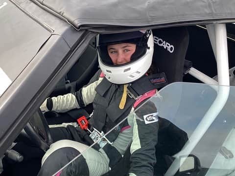 ケン・ブロックさんのインスタグラム写真 - (ケン・ブロックInstagram)「The first and only time my 14-year-old daughter Lia got to drive the Fox Body Mustang 5.0 there were a bunch of cameras around. So, I wanted to give her a chance to drive it just for fun, so we went back to @UtahMotorsportsCampus for a morning just to let her rip. She did really damn well! I love seeing her learn and progress - along with the huge smile on her face. #prouddad #CarcaineDestingStang」12月19日 8時07分 - kblock43
