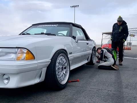ケン・ブロックさんのインスタグラム写真 - (ケン・ブロックInstagram)「The first and only time my 14-year-old daughter Lia got to drive the Fox Body Mustang 5.0 there were a bunch of cameras around. So, I wanted to give her a chance to drive it just for fun, so we went back to @UtahMotorsportsCampus for a morning just to let her rip. She did really damn well! I love seeing her learn and progress - along with the huge smile on her face. #prouddad #CarcaineDestingStang」12月19日 8時07分 - kblock43