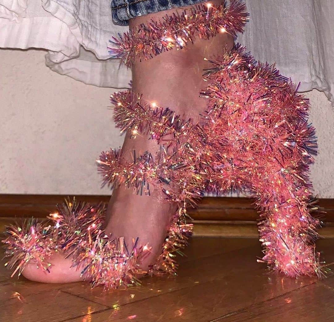 アリスマッコールのインスタグラム：「Twinkle toes ✨ #aliceMcCALL  Image by @floweirdy」