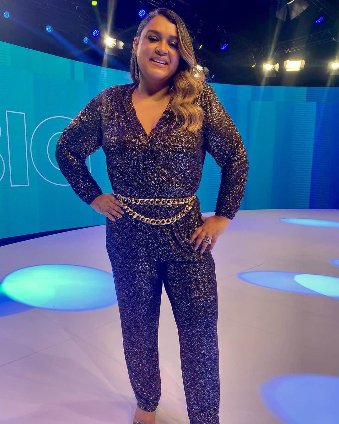 Preta Gilのインスタグラム：「Hoje apresentei a convenção de final de ano do  @mercadolivre junto com @sebas_fernandez_silva com 10 mil pessoas conectados na América Latina!!! Foi emocionante!!!! Gracias a todos Los chicos y chicas!!! Hasta la vista muchachos!!!」