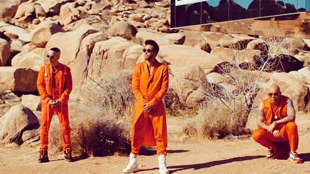 ウィジンさんのインスタグラム写真 - (ウィジンInstagram)「Posted @withregram • @somosvevo Perdidos en el desierto, @princeroyce y @wisinyyandel viven "Una Aventura" ✨ ⠀⠀⠀⠀⠀⠀⠀⠀⠀ ▶️[Link in bio] #princeroyce #wisin #yandel #unaaventura」12月19日 8時20分 - wisin