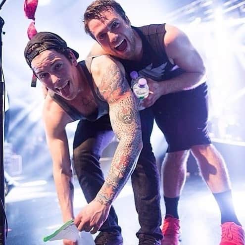 ザッキー・ヴェンジェンスのインスタグラム：「Happiest of birthdays to the wonderful @riandawson my rhythm section partner in crime. Love you my brother 🎉❤️🎂💪🏼😝」