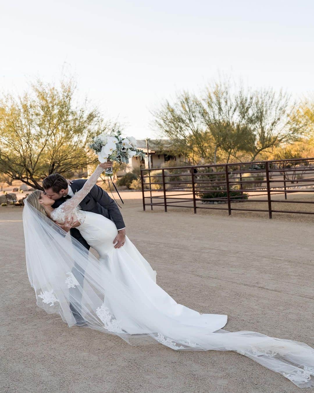 Monique Lhuillierさんのインスタグラム写真 - (Monique LhuillierInstagram)「Third time’s a Charm! 💗🌸 An intimate soirée on their family’s ranch after re-scheduling for the third time. Congratulations Brooke & Jordan! Love conquers all.. 🥂 #moniquelhuillier #mlbride」12月19日 8時28分 - moniquelhuillier
