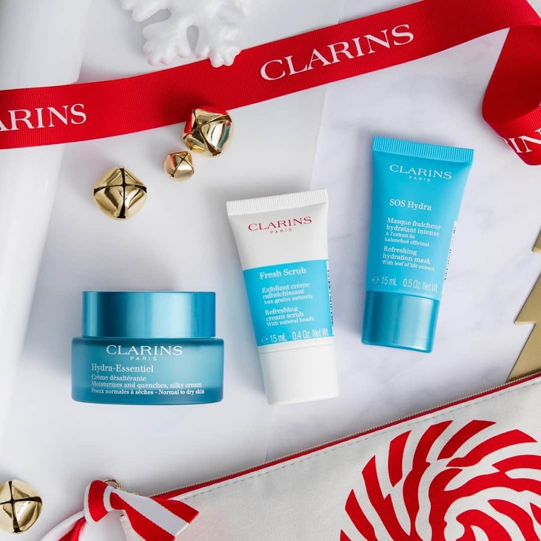 Clarins Canadaさんのインスタグラム写真 - (Clarins CanadaInstagram)「Hydration is an absolute must all year long, but especially in the winter time! The Hydra-Essentiel Silky Cream perfectly softens, plumps and quenches the skin, the SOS Hydra Mask helps restore its moisture in just 10 minutes & the Fresh Scrub exfoliates and smooths it while giving it back its radiance.❄️🎁⁣ __________⁣ Il est essentiel de bien s'hydrater tout au long de l'année et particulièrement l'hiver ! La Crème Désaltérante Hydra-Essentiel désaltère, adoucit et repulpe la peau, le masque SOS Hydra l'aide à retrouver son niveau d’hydratation en seulement 10 minutes & le Fresh Scrub l'exfolie, la lisse et ravive son éclat.❄️🎁⁣ .⁣ .⁣ .⁣ #Clarins #ItsAllAboutYou #ChristmasWithClarins #ClarinsHoliday #SweetHoliday #SkinCare」12月19日 8時30分 - clarinscanada