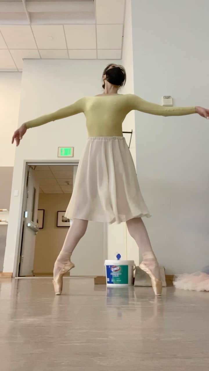のインスタグラム：「Happy Friday! Be free! 良い週末をお過ごしください♪ #ballet #ballerina #ballerinalife #happy #happiness #dance #art #幸せ #バレエ #バレリーナ #work #サンフランシスコ　#sanfrancisco」