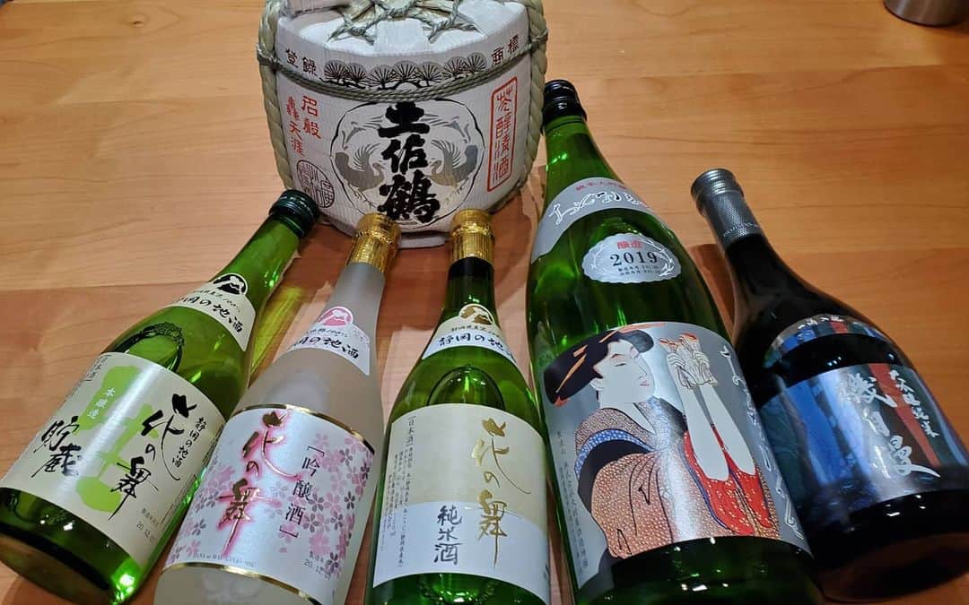 ケニチさんのインスタグラム写真 - (ケニチInstagram)「日本酒検定３級のお祝いありがとうございました❗ 合格の余韻に浸りながら呑まさせていただきます。 #日本酒　 #酒検定  #ありがとうございます❗ #次は唎酒師だー❗  #明日生放送で呑まさせていただきます。」12月19日 8時44分 - kenichiosaka