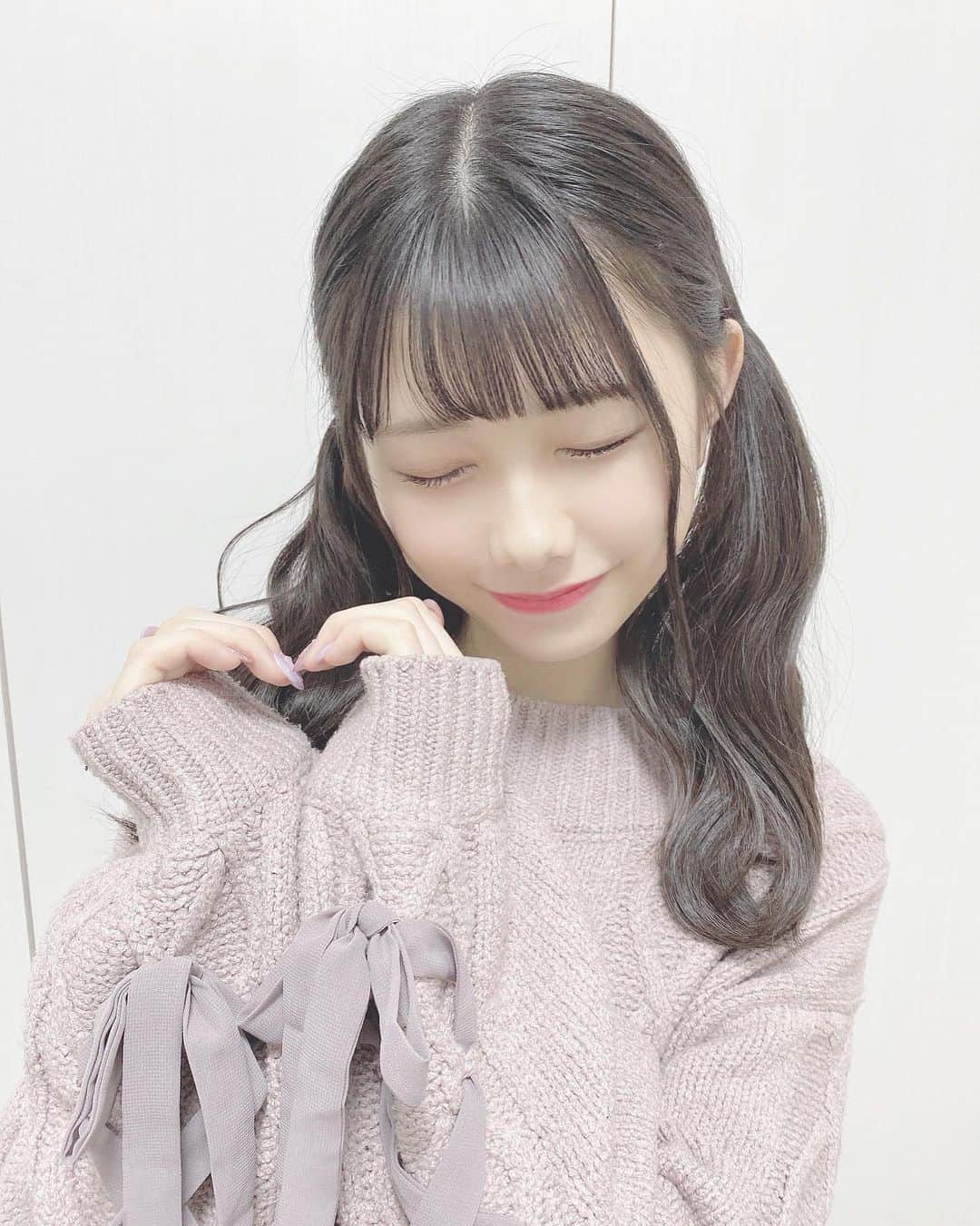 千葉恵里さんのインスタグラム写真 - (千葉恵里Instagram)「👧🏻💌﻿ ﻿ ﻿ ﻿ ﻿ みんな大好きツインテール☁️﻿ ﻿ ﻿ ﻿ ﻿ ♪♪﻿ ﻿ ﻿ ﻿ #ツインテール #ヘアアレンジ﻿ #巻き髪 #巻きツイン #ニット #ピンクニット﻿ #MAJESTICLEGON #マジェスティックレゴン﻿ ﻿ ﻿ #인스타그램 #좋아요 #좋아요그램﻿ #일상 #일상스타그램 #일상룩﻿ #해시태그 #얼스타그램 #사진﻿ #패션 #패션스타그램 #옷﻿ #오오티디 #옷스타그램 #데일리룩﻿ #오늘뭐입지 #메이크 #메이크업 ﻿ #화장 #데일리메이크업 #메이크업스타그램﻿ #립스」12月19日 8時41分 - eriierii_1027