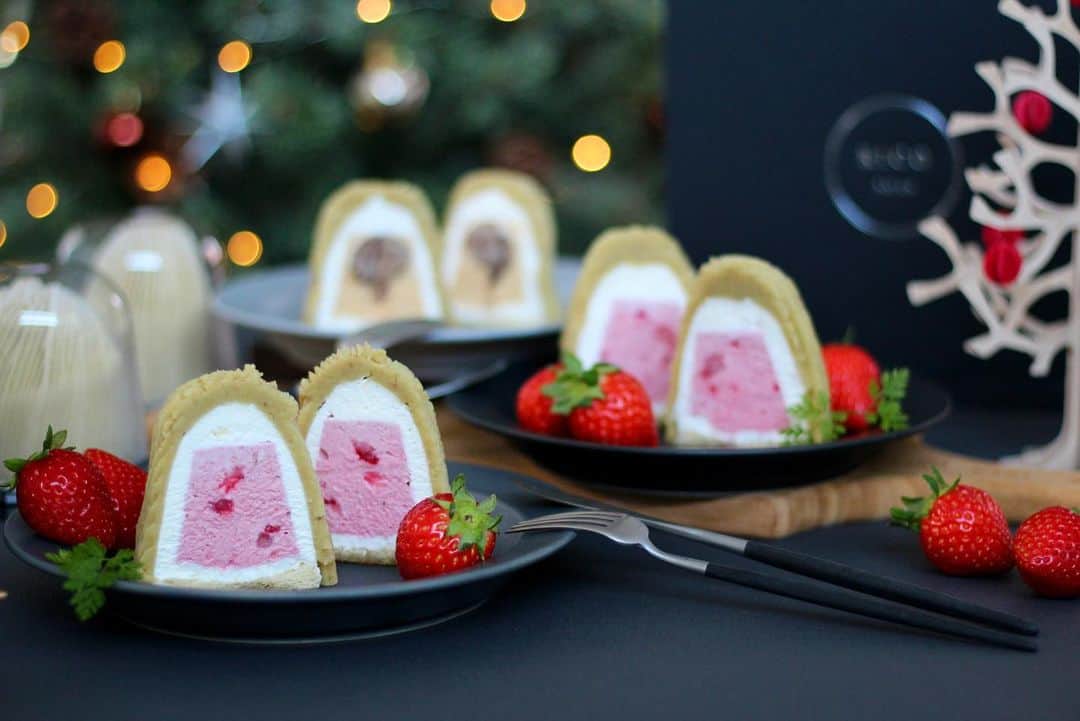 のインスタグラム：「・ やーーっと休み、嬉しい！ 12月はやっぱりバタバタしますね𓄺  仕事が年内に終わるかも不安だし 毎朝起きたら腰が痛すぎて寝返りもできない… 自分の身体に絶望する日々です 𓀗  そんな中癒しをくれたスイーツ 𓄤𓄥 @room_ricodolce リコドルチェ 𖠩  新発売の#生モンブラン苺 は見た目も華やかで 甘酸っぱいムースと栗が意外にも合う𓈒𓏸𓐍𓈒﻿ でもでもやっぱり最初の #キャラメルムース も 私はオススメ！両方食べられたらいいのに〜 と思ってたら #2つずつのセット もできるそうです  20日までの注文で年内発送可能◎ まいちゃん @hana11mai_sweets ふぁいとーー！！  以前生モンブランを紹介させてもらってから スイーツの紹介依頼DMがたくさんくるように なったのですが、ごめんなさい…𓄼 まいちゃんは以前からの大切な友達だし 開業するまでの葛藤や苦悩も知ってるので たくさんの人に知って食べてもらいたいんです  今年頑張った人へ、お世話になった方へ 離れて暮らす家族へ、自分へのご褒美に、是非◟̆◞̆  それにしても美しすぎてまたパシャパシャ撮りすぎた ┈┈┈┈┈┈┈┈┈┈┈┈┈┈┈┈┈┈┈┈┈┈┈┈┈ #リコドルチェ#ricodolce #生モンブラン#ケーキ屋さん #オンラインショップ#萌え断#モンブラン専門店 ┈┈┈┈┈┈┈┈┈┈┈┈┈┈┈┈┈┈┈┈┈┈┈┈┈」
