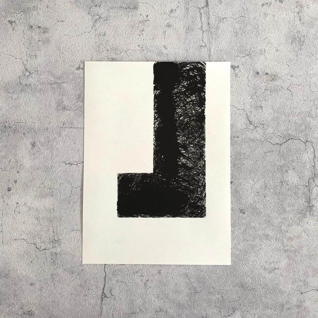 赤間紫動のインスタグラム：「.﻿ #calligraphy#calligrapher#japanesecalligraphy#drawing#art#artlife#artist#design#tokyo#japan#calligrafia#kaligrafi#caligrafo#blackandwhite#kanji#shodo#abstractpainting#abstractartist#abstractart#白黒#书道#서예#書道#書#墨#赤間紫動#shidoakama」