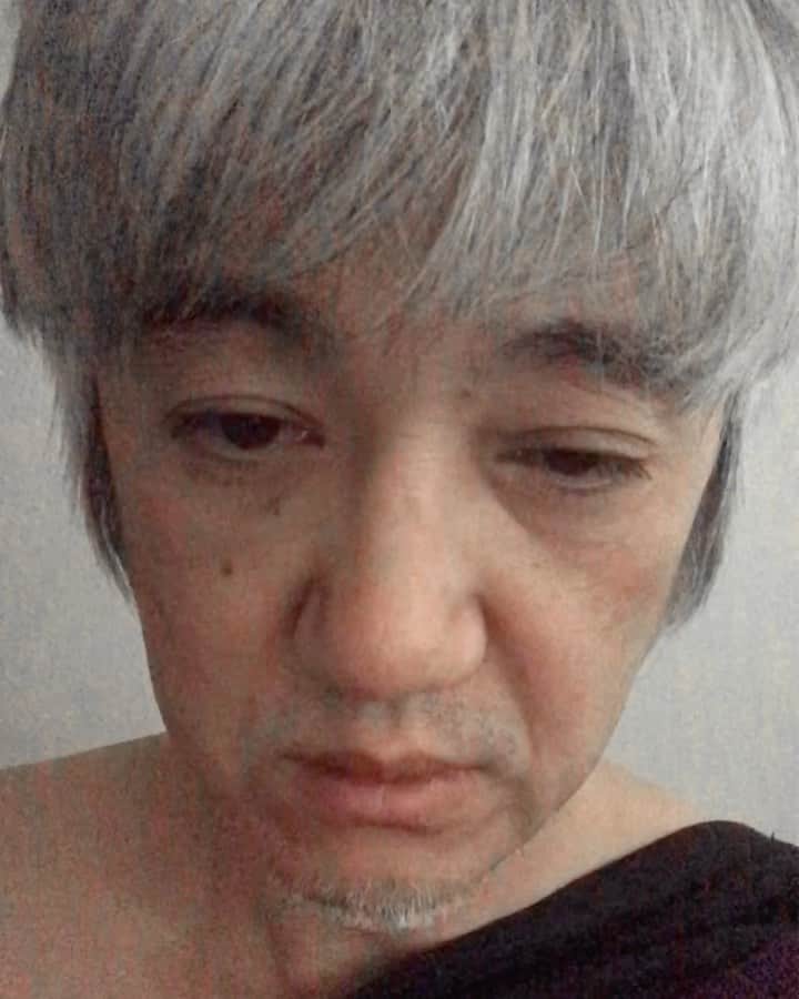 イマイアキノブのインスタグラム：「ꤲ こんなこと いちいち  みなさんに報告する程のことではないと 重々承知しています ならば 黙ってろ という話ですが 言わせていただきます なぜなら 僕は甘ったれだから 然し こんなことを言ってる時点で  もう 絶望的に甘ったれですよね  楽しい週末をこさえましょう  #イマイアキノブ #imaiakinobu」