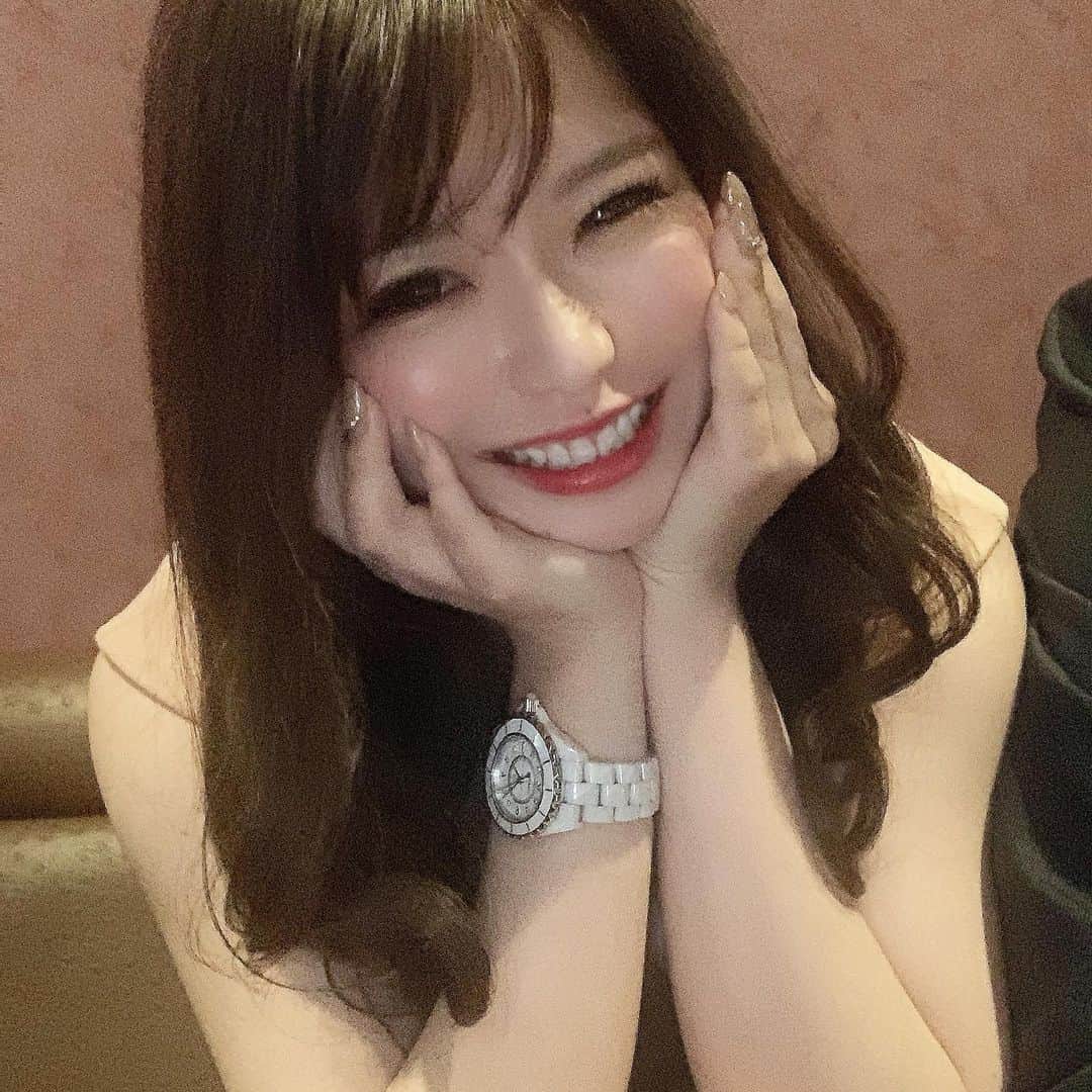 愛咲えれなのインスタグラム：「.. . 全力でよおてるとき、、わら . 大阪府大阪市中央区東心斎橋2-3-17 パピヨンビルB1F . Club IRIS 愛咲 えれな  . #愛咲えれな #きゃばきゃば #美女と野獣　#キャバ嬢 #iris #キャバクラ #クラブ #ミナミ #北新地 #宗右衛門町 #ポケパラ #指名 #えれな #シャネル #バースデーイベント #シャンパン #アルマンド #踊れるキャバ嬢 #踊れるキャバ嬢といえばえれな #イリス #ホステス #いいね返し #キャバ #ソウメイジャパン #ベルロゼ　#クラブイリス #黒髪ロング #フォロー増やしたい」