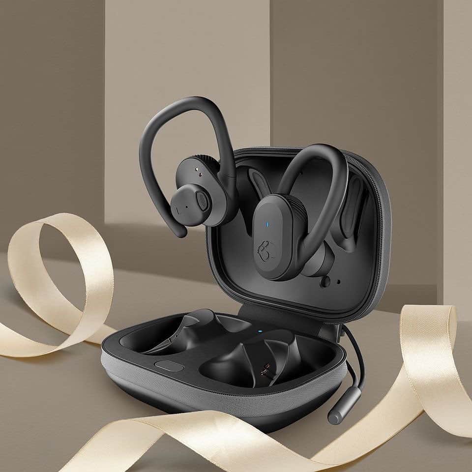 Skullcandy Japanさんのインスタグラム写真 - (Skullcandy JapanInstagram)「今年のクリスマスは大切な人にイヤホンをプレゼント🎁🎅  Skullcandy 完全ワイヤレスイヤホンはタップ先にて✨🥂  イヤホンのケーブルは絡まって邪魔だけど、完全ワイヤレスイヤホンで大好きな音楽を自由に聴こう💀  #FeelCentered #FeelSkullcandy #スカルキャンディー」12月19日 8時56分 - skullcandyjapan