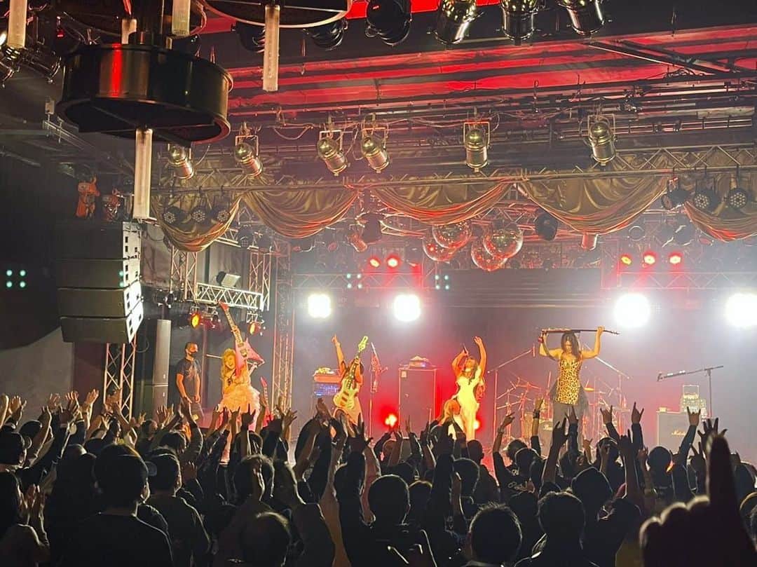 のインスタグラム：「【2020.12.18 名古屋ReNY limited】  ありがとうございました！！ また来年みんなと笑顔で会えますように😊  #Aldious」