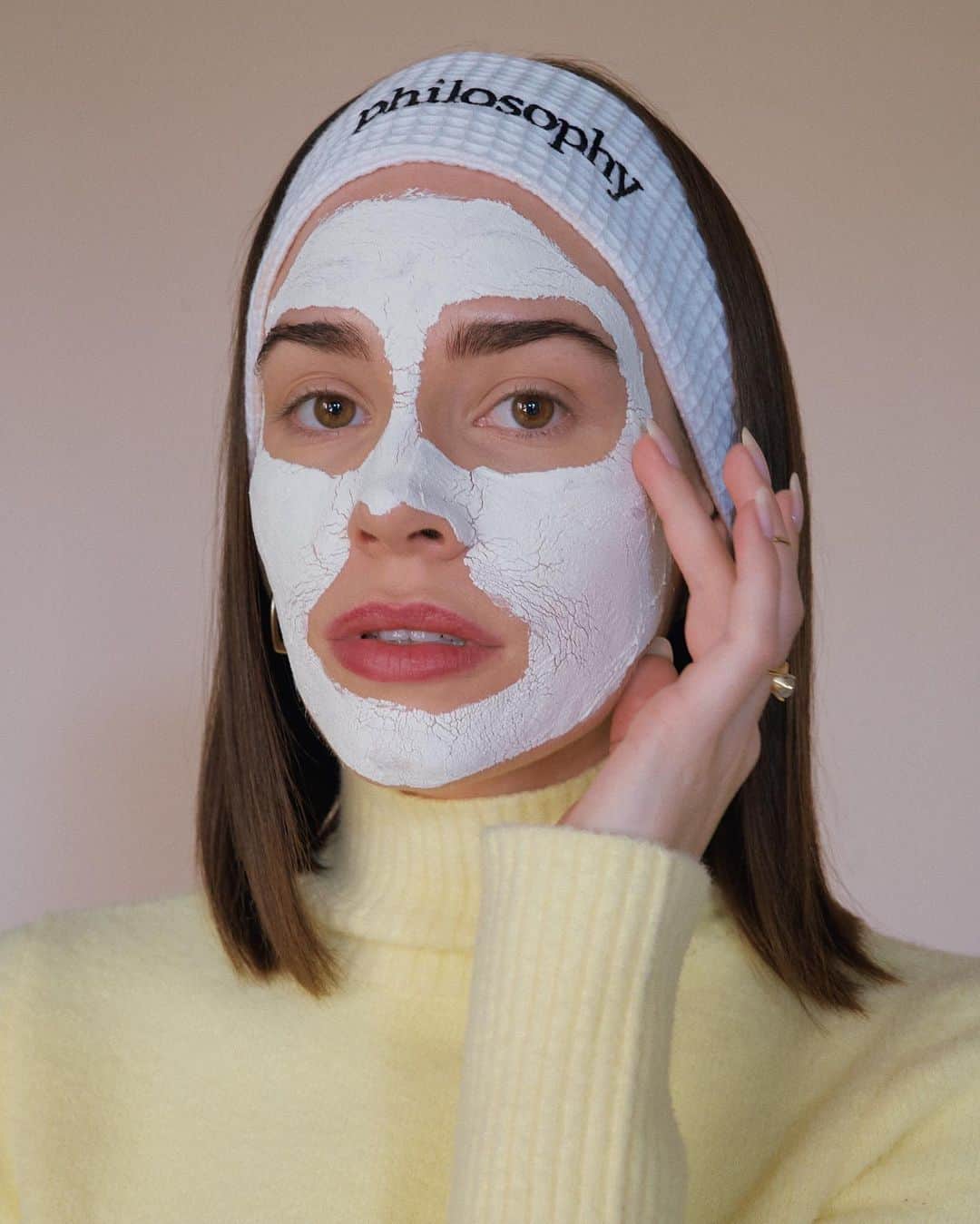 クリスタ・B・アレンさんのインスタグラム写真 - (クリスタ・B・アレンInstagram)「you cannot pour from an empty cup. take time to nourish your spirit and you will have more to offer those around you. 🙏 @lovephilosophy is focusing on mind, body, and soul by hosting 3 self care cinema nights! 🎥 I will be attending on Monday, Dec 28 so make sure to click the link in my bio to join us! the FIRST 450 to sign up will receive this exact kit for free! ☺️ #lovephilosophy #puritymadesimplesweeps #partner」12月19日 9時18分 - christa
