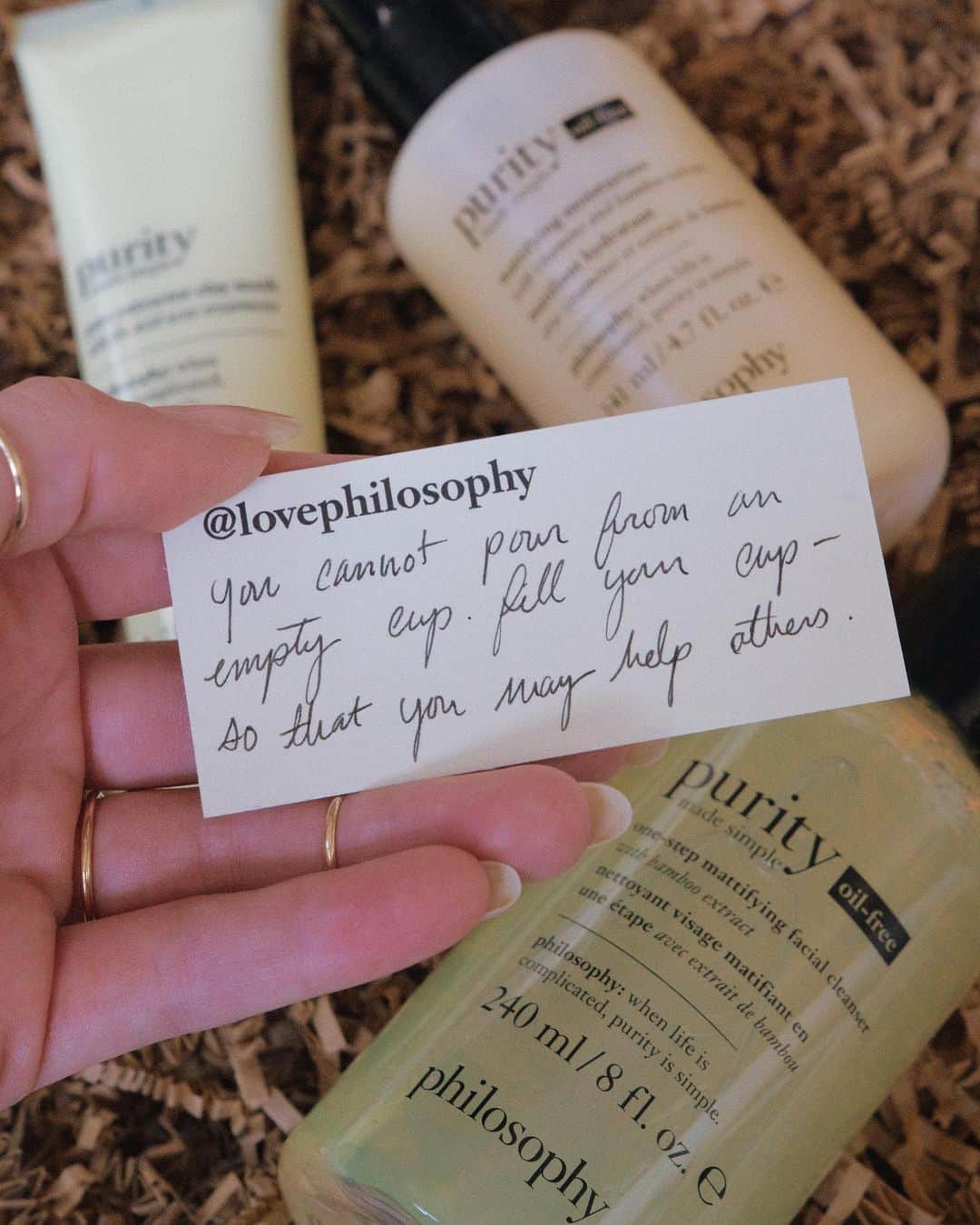 クリスタ・B・アレンさんのインスタグラム写真 - (クリスタ・B・アレンInstagram)「you cannot pour from an empty cup. take time to nourish your spirit and you will have more to offer those around you. 🙏 @lovephilosophy is focusing on mind, body, and soul by hosting 3 self care cinema nights! 🎥 I will be attending on Monday, Dec 28 so make sure to click the link in my bio to join us! the FIRST 450 to sign up will receive this exact kit for free! ☺️ #lovephilosophy #puritymadesimplesweeps #partner」12月19日 9時18分 - christa