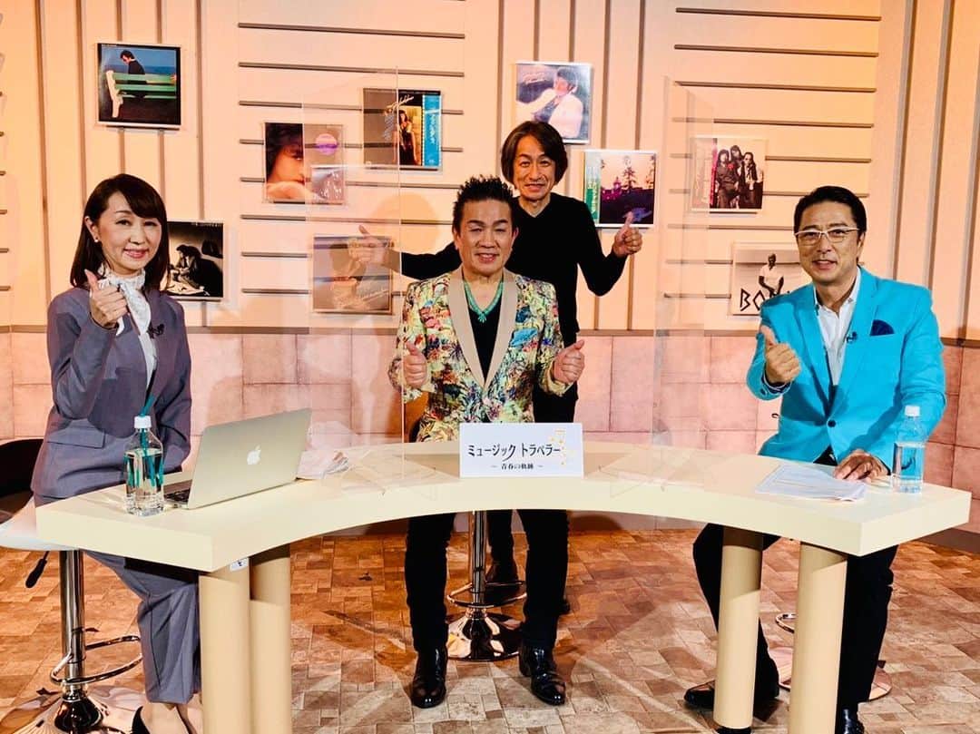 黒田アーサーさんのインスタグラム写真 - (黒田アーサーInstagram)「2021年の年明けと共に✨新番組のMCが決定しました！😉👍 『ミュージックトラベラー』〜青春の軌跡〜2021年1月5日スタート！ 70年代〜90年代のヒット曲を取り上げて、テレビをご覧の皆さんとタイムトラベル❣️毎回ゲストを招いてトークと生歌あり😊👏 毎週火曜日8時30分放送千葉テレ(地上波) 毎週土曜日6時30分放送BS12(衛星波) MCは黒田アーサー。 アシスタントに山口みさと。 ご意見番にアイビーレコード酒井社長。 ゲスト各回出演！第1回はBOROさん😍✨ 皆さん是非見て下さいねー💕😊✌️ #ミュージックトラベラー青春の軌跡 #新番組スタート  #MC黒田アーサー #アシスタント山口みさと #ご意見番 #アイビーレコード酒井社長 #第1回ゲスト #BORO #大阪で生まれた女  #千葉テレビ #毎週火曜日8時30分 #BS12 #毎週土曜日6時30分」12月19日 9時19分 - kuroda_arthur