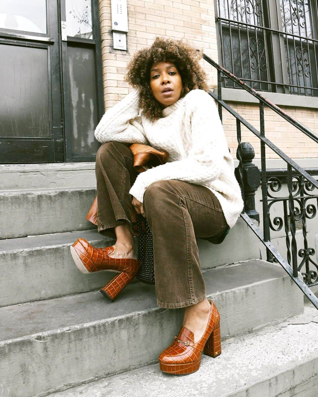 サムエデルマンさんのインスタグラム写真 - (サムエデルマンInstagram)「A vibe @karenbritchick  Tap to shop the ARETHA  See our story for other looks we loved this week  #SamEdelman #Fall2020 #WeekInReview #LooksWeLove」12月19日 9時21分 - sam_edelman