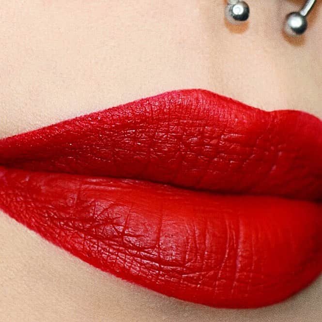 Sayaka Obaraのインスタグラム：「🎅🏼❤️ @meltcosmetics #meltimmoral liquid lipstick. One of my favorite red lipsticks💋 . . #meltcosmetics #redlipstick #redlips」