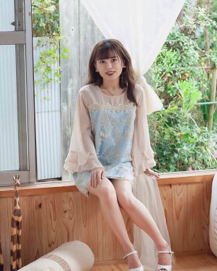 及川愛未のインスタグラム：「ジル👗  #shooting #撮影 #model  #写真集 #写真集撮影 #2nd写真集 #郡司大地 #作品 #グラビア #コスプレ #roundgirl #rq #サロンモデル #ブライダルモデル #ポートレートしま専科  #ポートレート  #photography  #photo  #写真  #写真好きな人と繋がりたい  #写真撮るの好き人と繋がりたい  #portraitmodel #portrait  #tokyocameraclub  #カメラマン募集  #被写体募集  #ファインダー #ファインダー越しの私の世界 #キリトリセカイ  #followme ‪ ‬  1st写真集📚 https://www.amazon.co.jp/s?k=manami+pinup+girl&ref=nb_sb_nossQieecsF1  エンジェルガール https://angelgirl.theshop.jp」