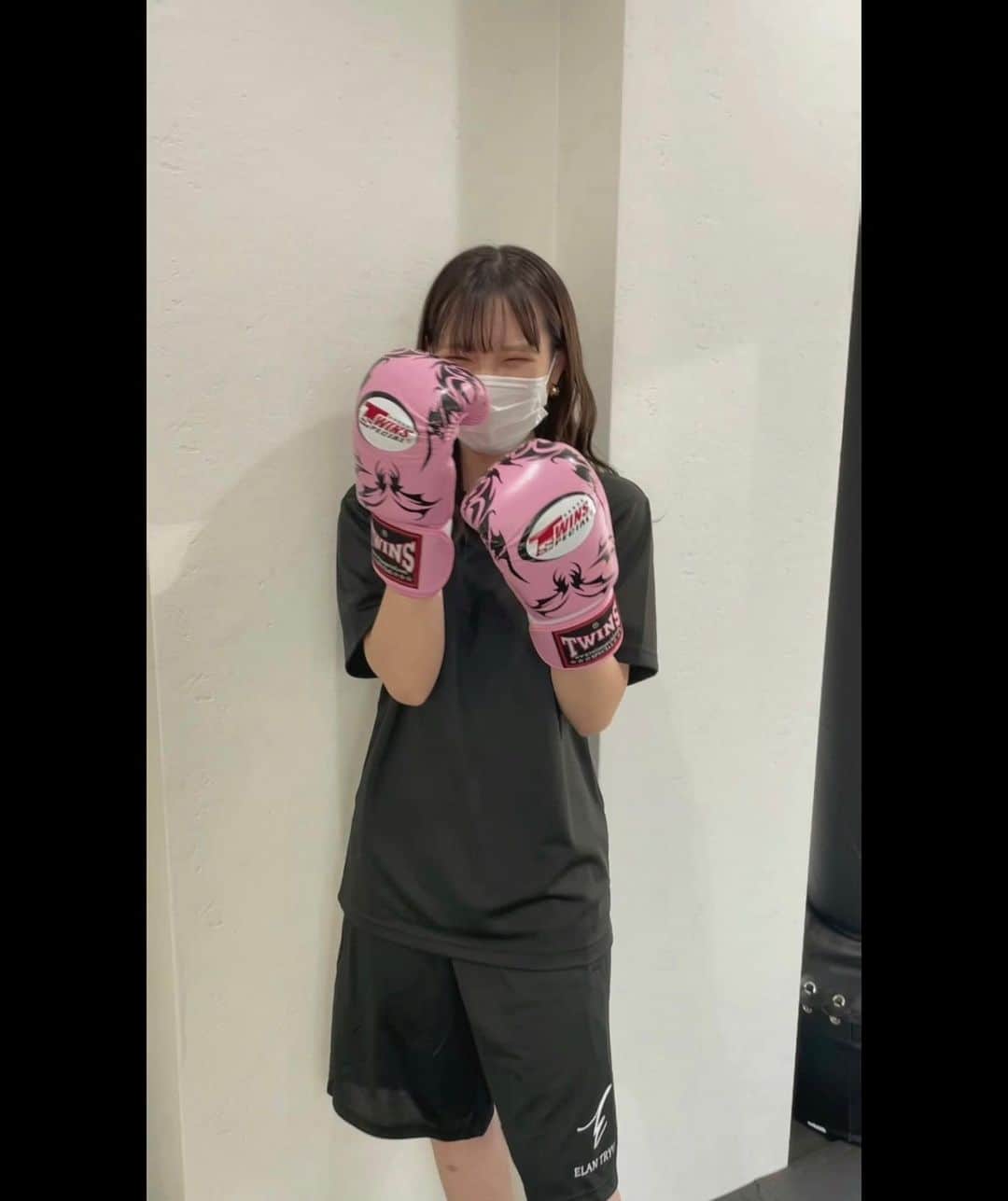 のインスタグラム：「おはよ~激よわそう~🥊🥊🥊っていうブランディングです。(?)」