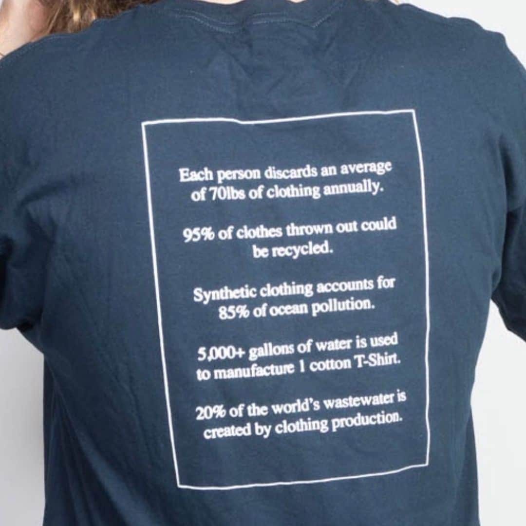 グライムスさんのインスタグラム写真 - (グライムスInstagram)「Hey guys!  New Art/ merch drop on EBay.  Collaborating with @maccaronegallery  @ryder_ripps @itsnotapplicable  to release a series of unique screen prints on recycled shirts [No New Clothes]. were trying to reduce the environmental impact of merch and not just print tons of cheap shirts. 100% of profits goes to support @carbon180 .   For a cheaper option there’s a Grimes poster book/ coloring book. Working on ways to do cheaper clothing options without messing w the environment so will update u when that’s an option!  Also my new song DELICATE WEAPON from the cyberpunk soundtrack is out now 🧚🏻‍♀️🗡   Sorry this pic is insane I’m like at a family dinner and had to take this rly fast in a dark closet lol」12月19日 9時29分 - grimes