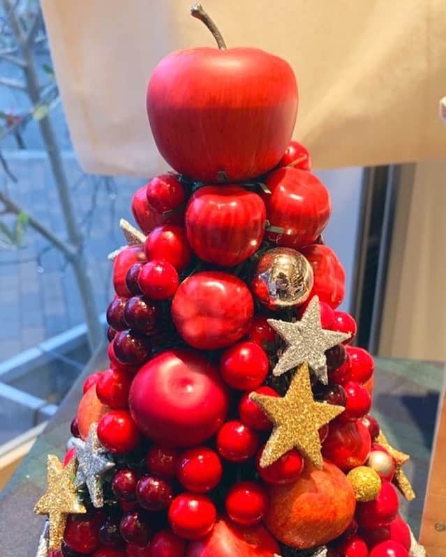のインスタグラム：「おはようございます(๑′ᴗ‵๑)✨  #1日1クリスマスツリーinKOBE #àlaringo #あらりんご #神戸三宮」