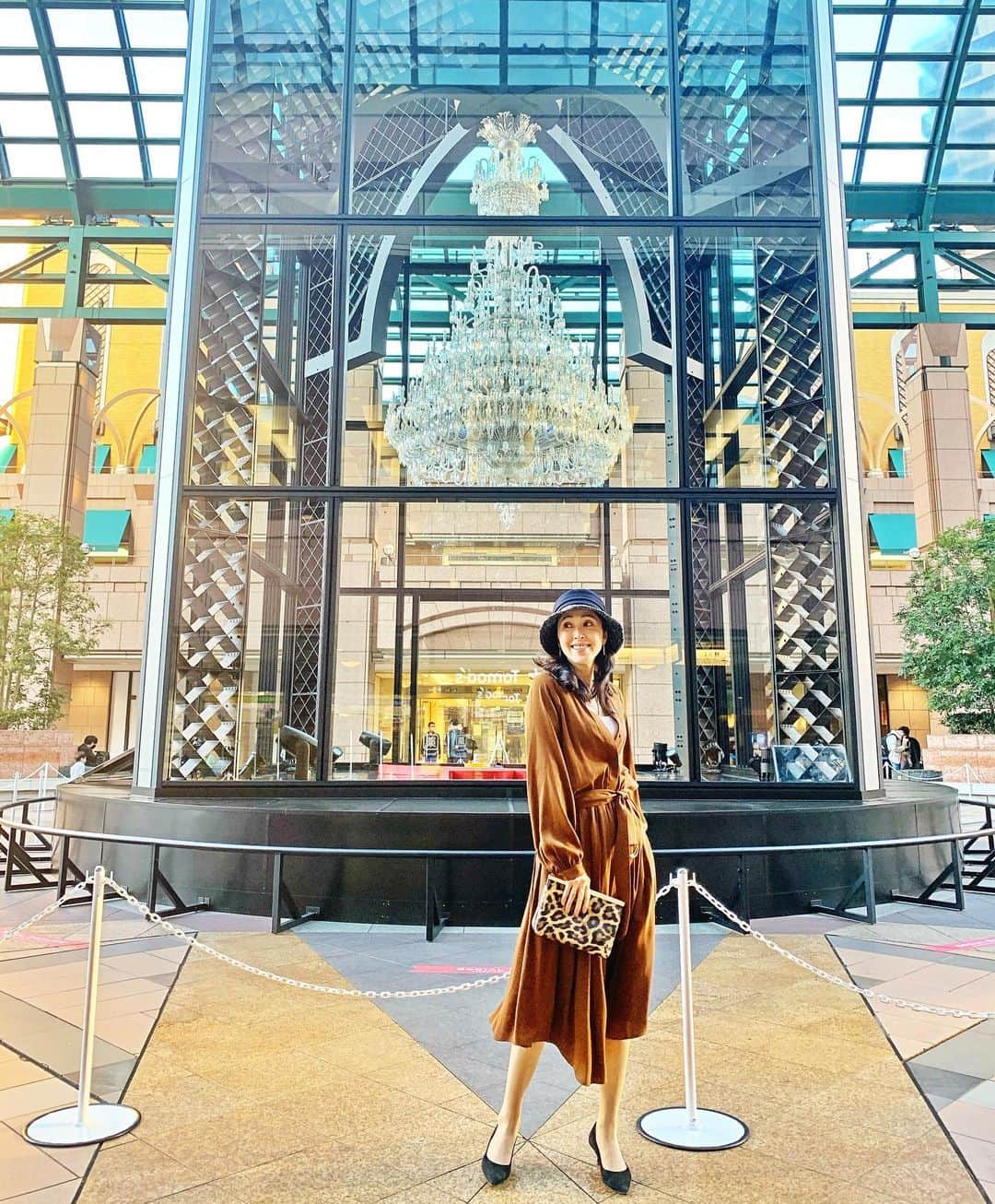 藤田陽子さんのインスタグラム写真 - (藤田陽子Instagram)「大人(かなり大人だけど…)になってもスカートをヒラッとさせたくなりません？   I think all woman has a little spot at their heart as being a little girl.   @definebeautyjapan  @definebeauty @ディファインビューティ  #ワンピースコーデ  #コスメ好きさんと繋がりたい  #ファッション好き  #恵比寿ガーデンプレイス  #お気に入り #アラフィフコーデ #アラフィフ女子 #大人可愛い #今日のコーデ #大人スタイル #スナップミー #ebisugardenplace  #ebisu #instapicture  #beauty  #beautiful  #fashionblog #fashionblogger #dailylook #tokyolife」12月19日 9時30分 - yoko.fujita.official